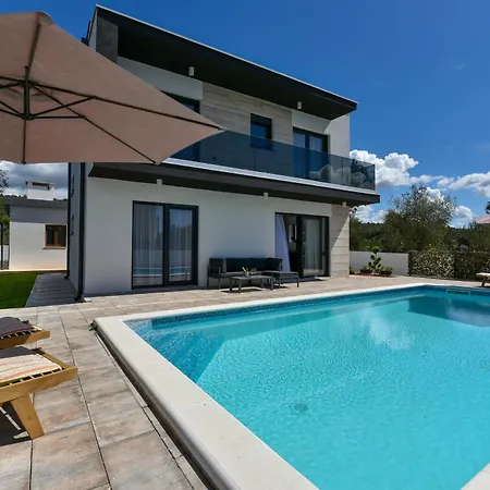 Villa Sunflower With Pool *