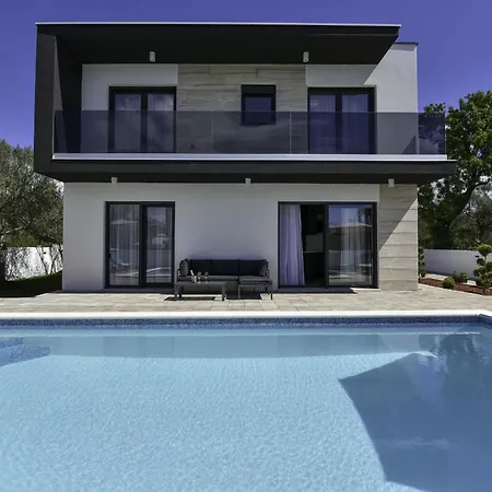 Sunflower With Pool וילה Sukošan